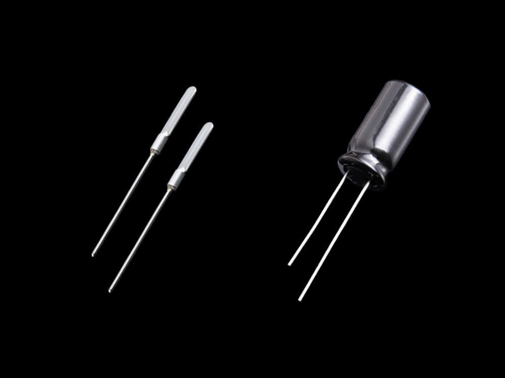 Lead terminals for aluminum electrolytic capacitors and aluminum electrolytic capacitors