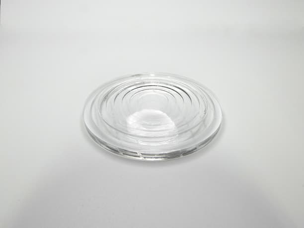 Fresnel lens. SSG (Slurry cast Silica Glass) created using the slurry cast method of Kohoku Kogyo. SEMICON Japan 2024 Products to be exhibited.