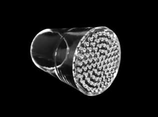 多孔石英ノズル。湖北工業のスラリーキャスト法を用いて作成されたSSG（スラリーキャスト石英ガラス, Slurry cast Silica Glass）。Semicon Japan 2025出展予定製品。