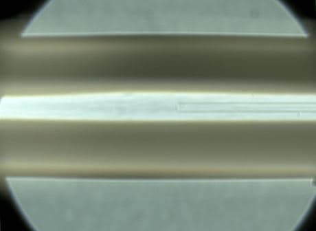 エンドキャップ及びARコート付ハイパワーレーザアセンブリの顕微鏡写真