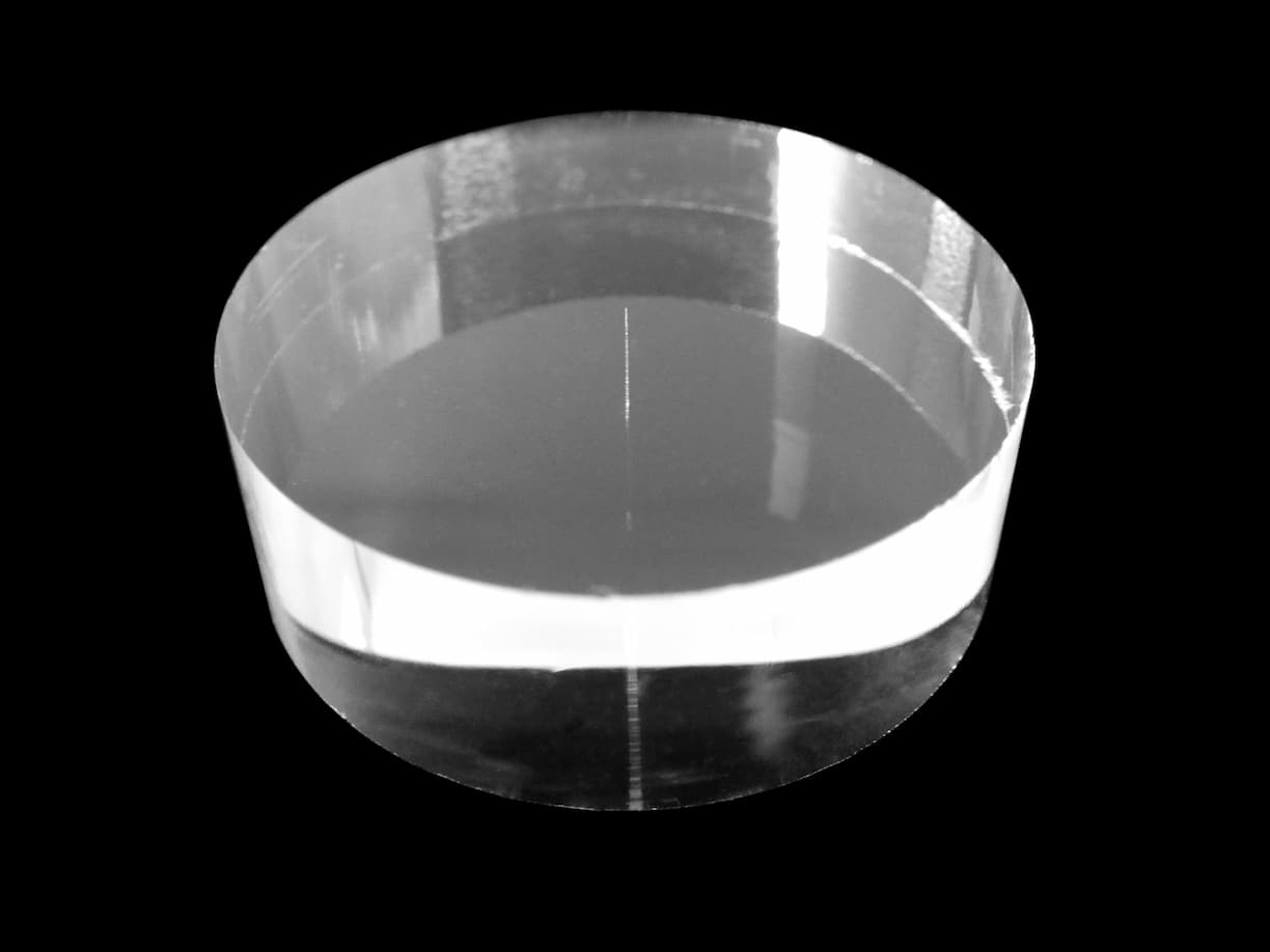Quartz part with a 50 μm ultra-fine hole made by SSG